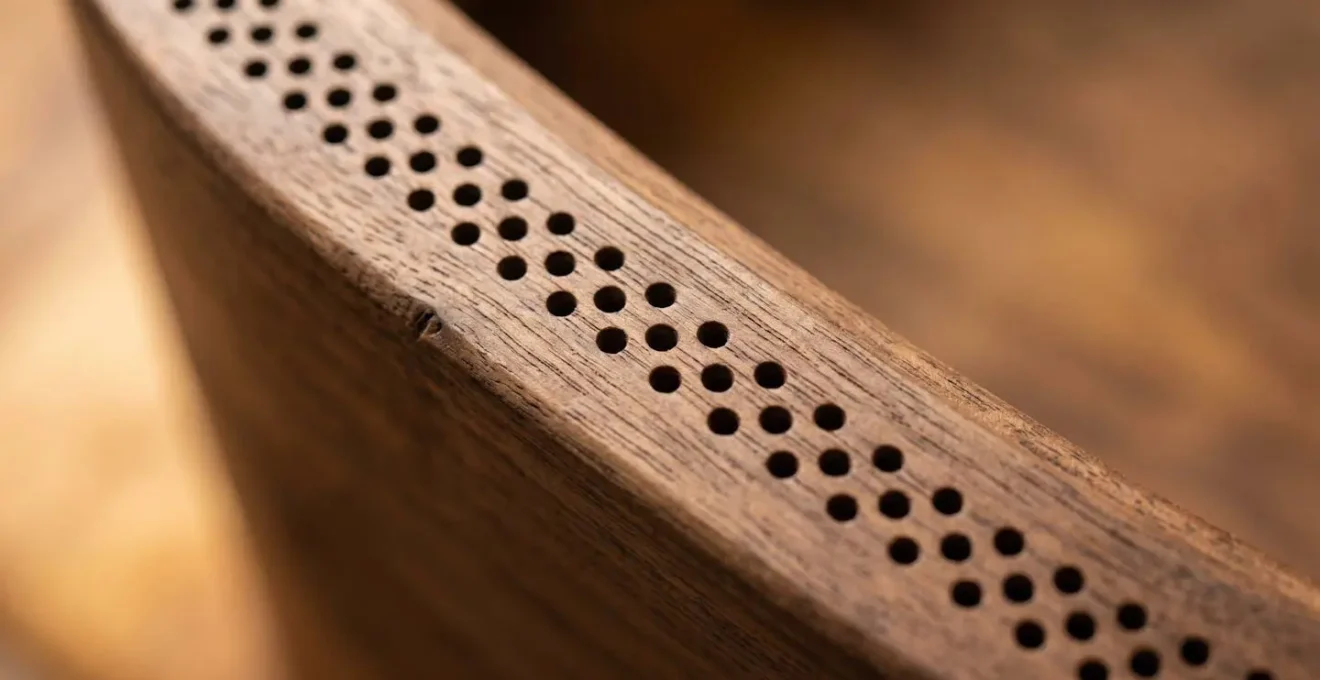 Détail technique d'un système de ventilation discret intégré dans un coffre de rangement